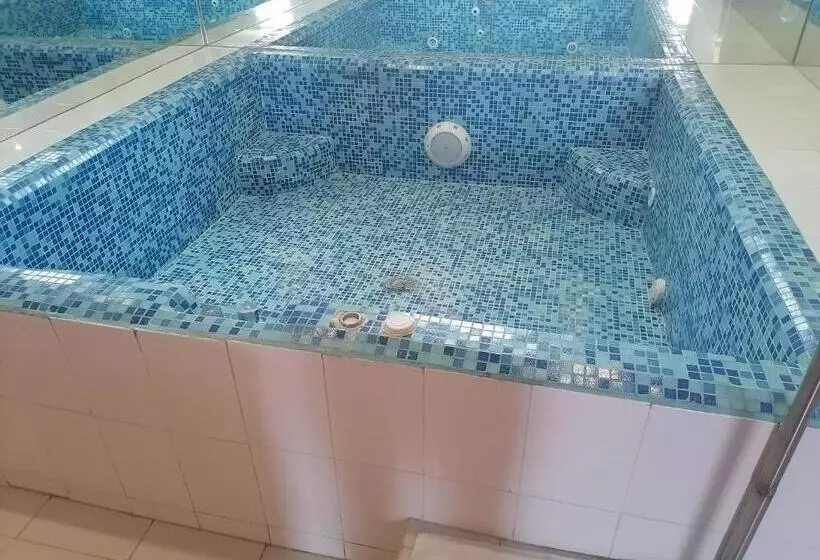 هتل Puerta Del Sol