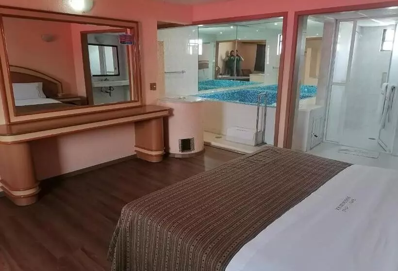 هتل Puerta Del Sol