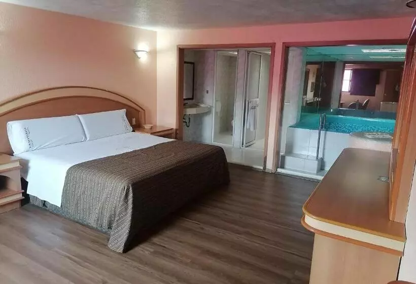 هتل Puerta Del Sol