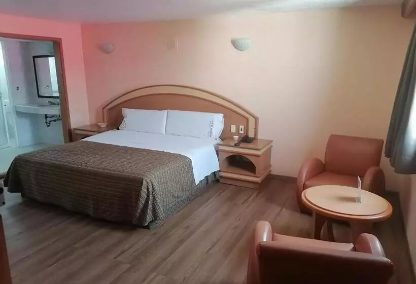 هتل Puerta Del Sol