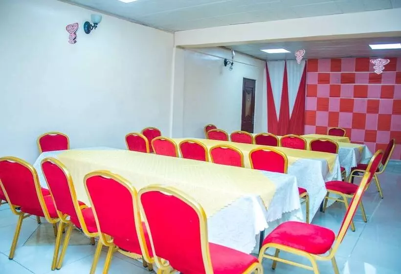 Royal Crest Hotel & Suites