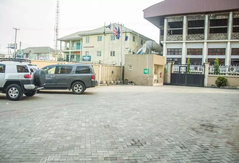Royal Crest Hotel & Suites