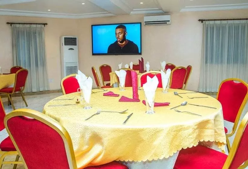 Royal Crest Hotel & Suites