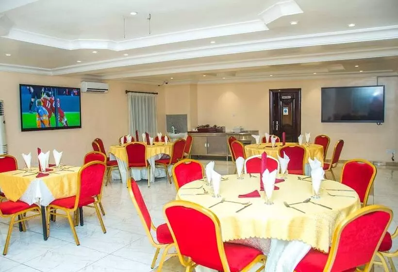 Royal Crest Hotel & Suites