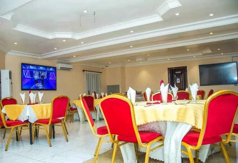 Royal Crest Hotel & Suites