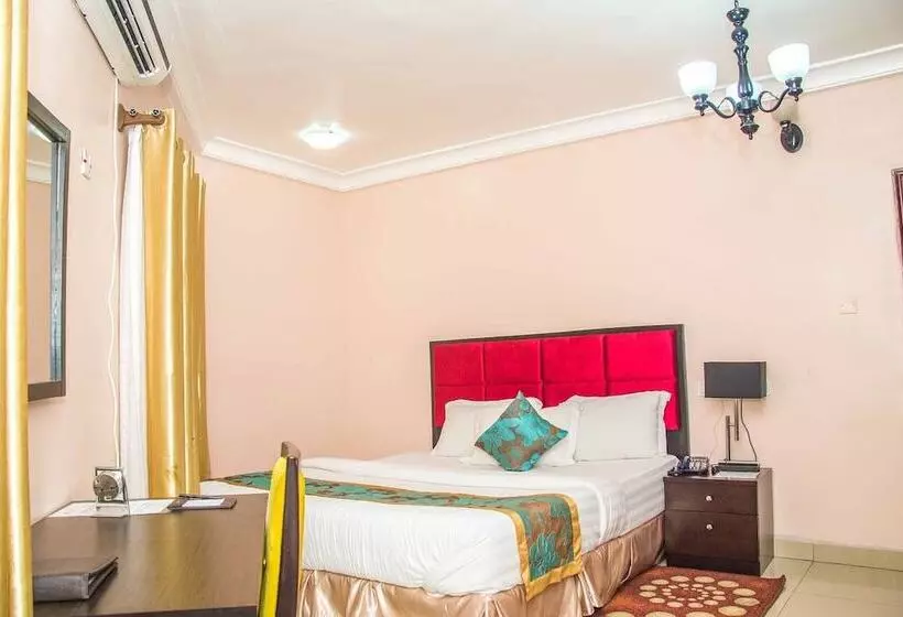 Royal Crest Hotel & Suites