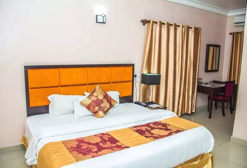 Royal Crest Hotel & Suites