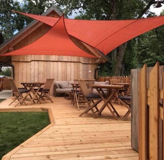 تختخواب و صبحانه Butterfly Lodge