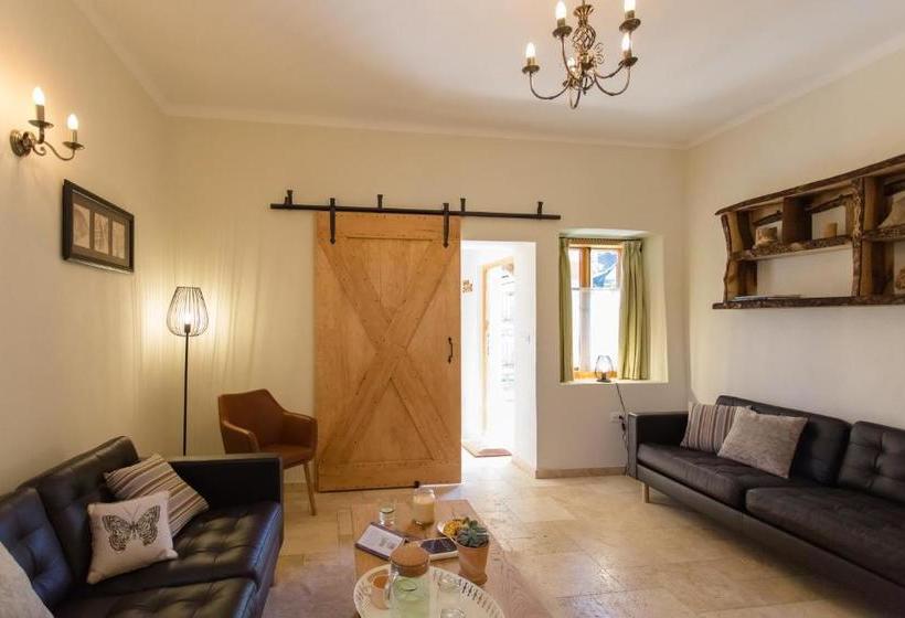 تختخواب و صبحانه Butterfly Lodge