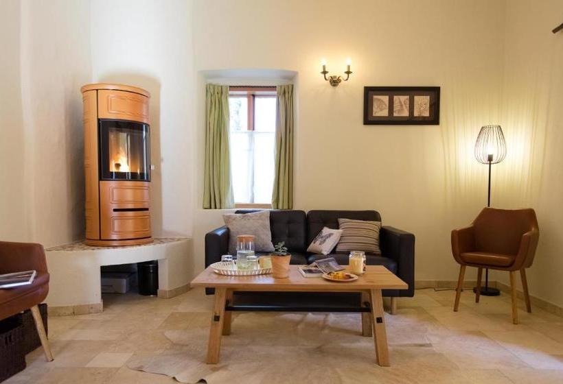 تختخواب و صبحانه Butterfly Lodge