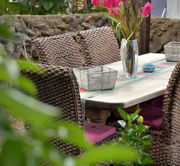 تختخواب و صبحانه Mammaloe