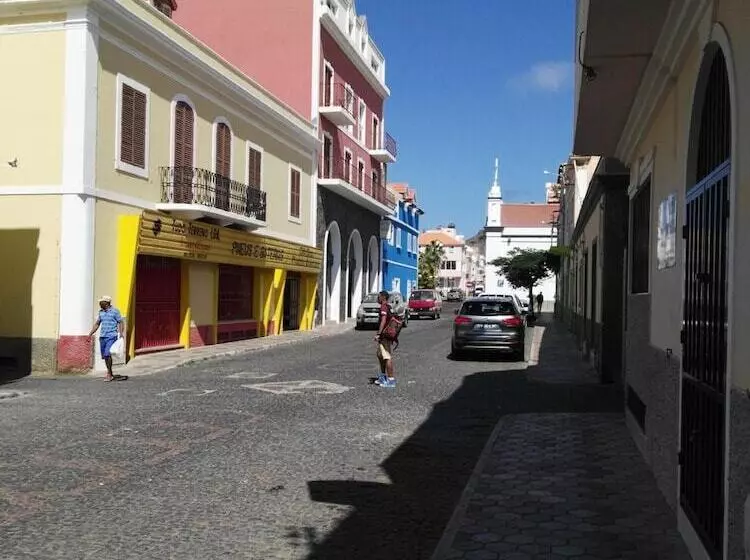 تختخواب و صبحانه Residencial Casa Da Luz