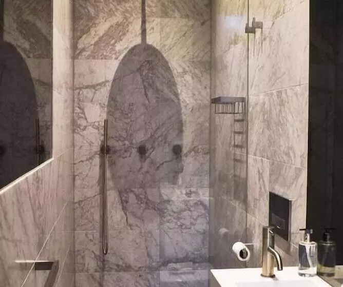 ベッドアンドブレックファースト Stuart Luxury Rooms