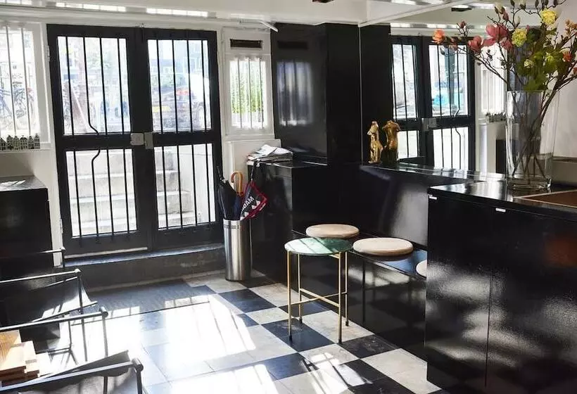 ベッドアンドブレックファースト Stuart Luxury Rooms