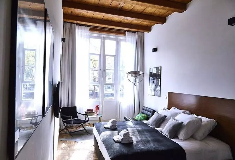 ベッドアンドブレックファースト Stuart Luxury Rooms