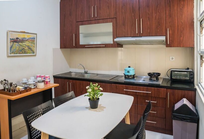 Hotel Legreen Suite Gatot Subroto