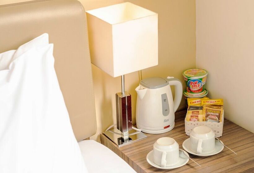 Hotel Legreen Suite Gatot Subroto