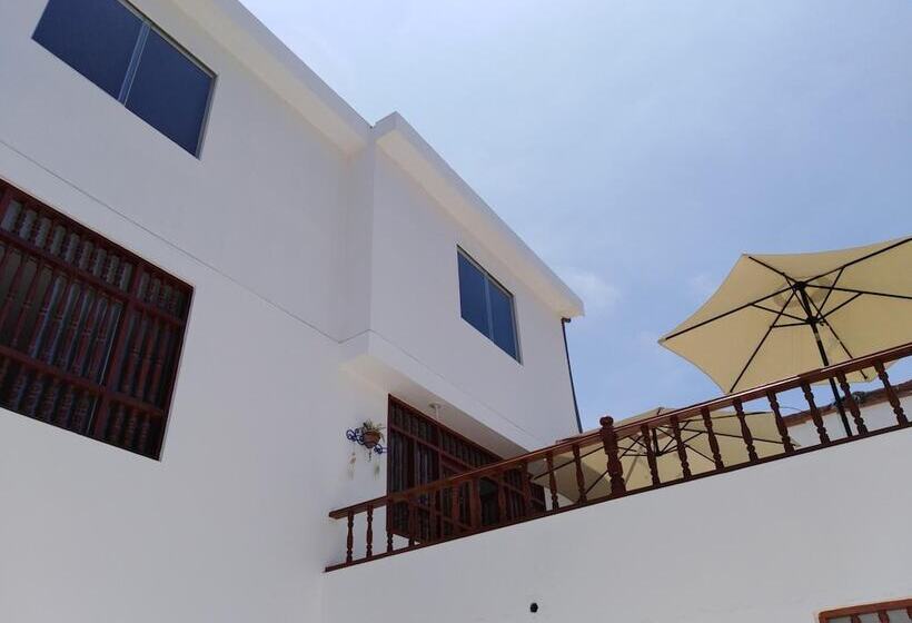 Punta Huanchaco Hostel