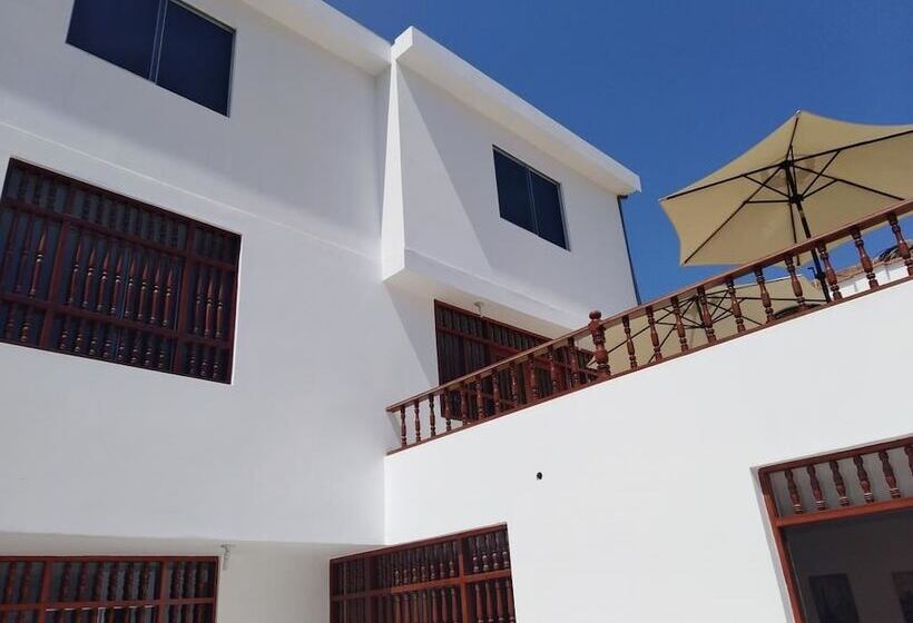 Punta Huanchaco Hostel