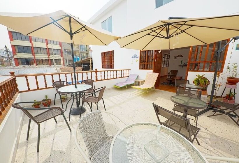 Punta Huanchaco Hostel