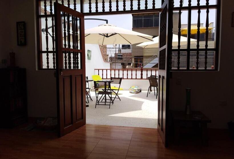 Punta Huanchaco Hostel