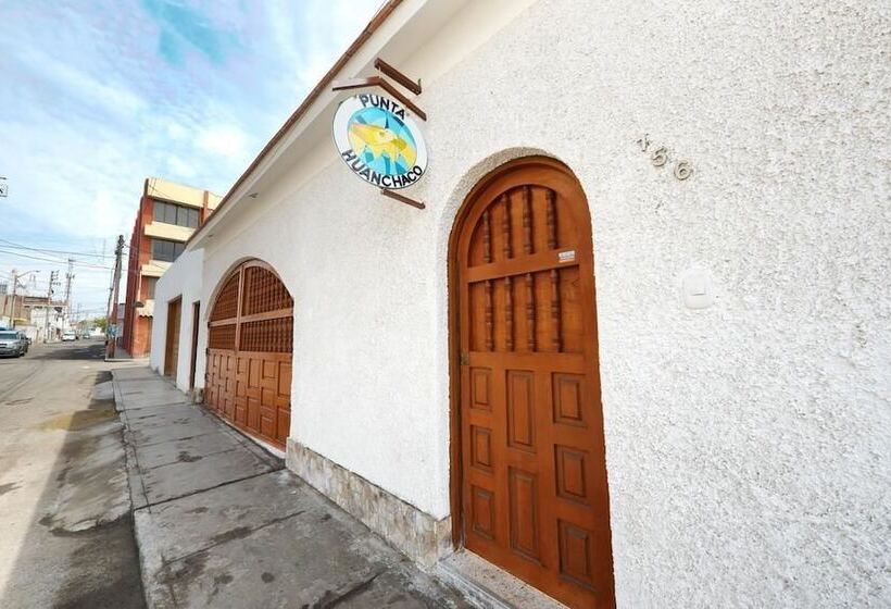 Punta Huanchaco Hostel
