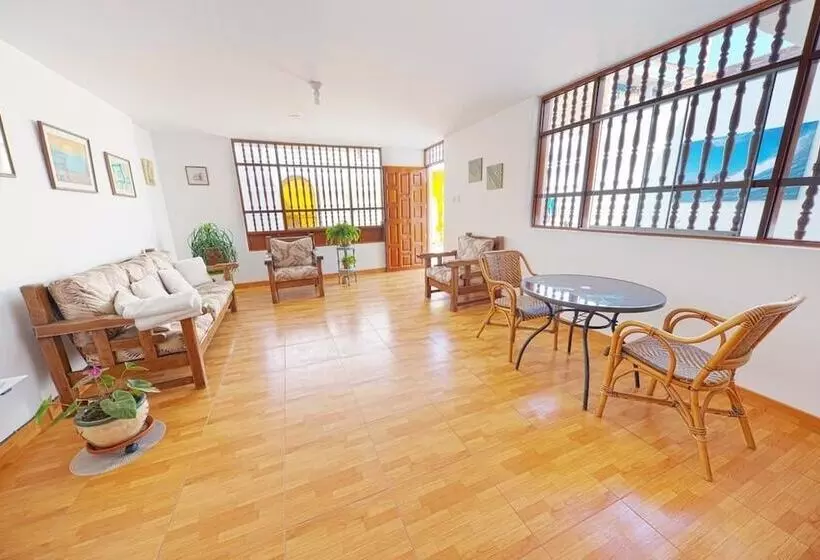 Punta Huanchaco Hostel