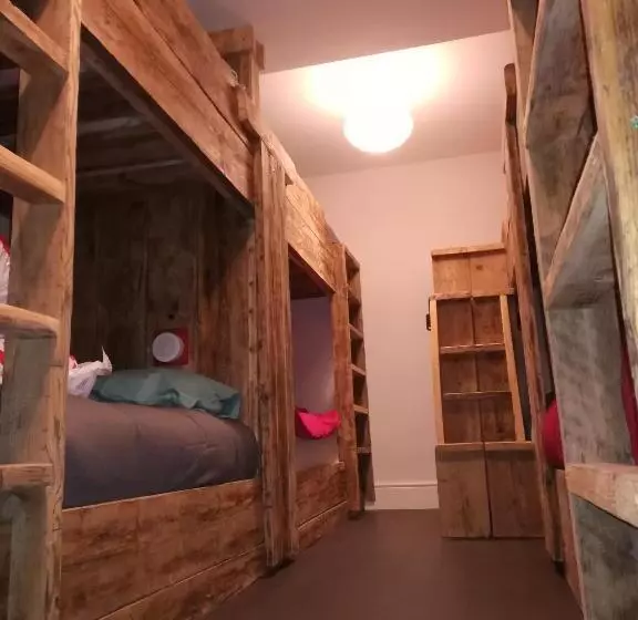 Retkeilymaja Ty Glyndwr Bunkhouse, Bar And Cafe