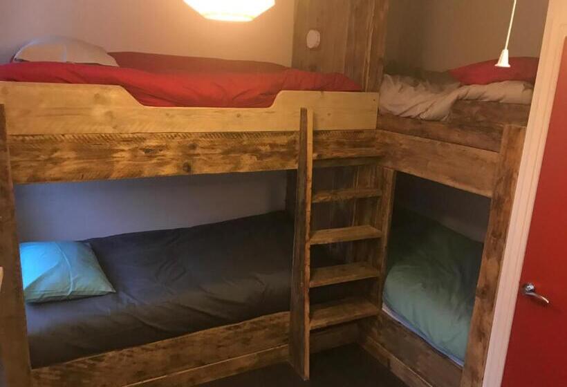 Cămin Ty Glyndwr Bunkhouse, Bar And Cafe