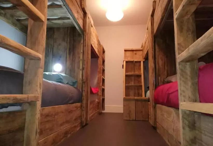 Retkeilymaja Ty Glyndwr Bunkhouse, Bar And Cafe