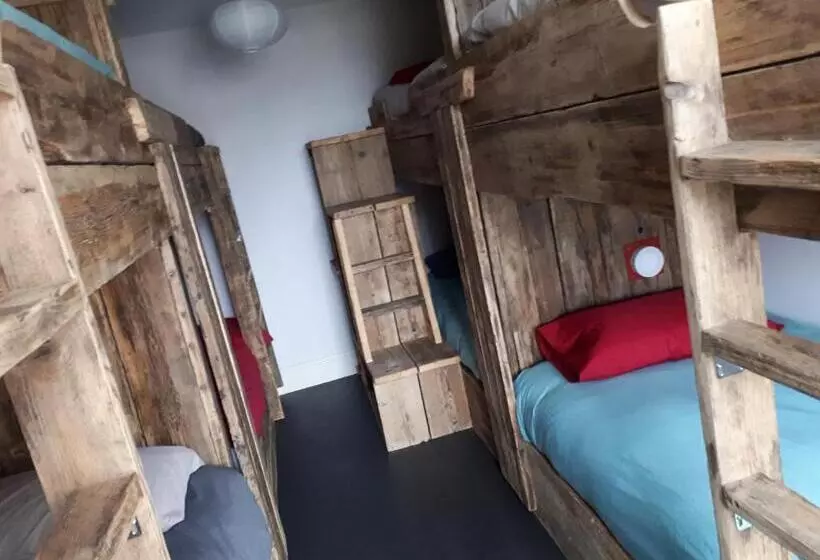 Retkeilymaja Ty Glyndwr Bunkhouse, Bar And Cafe