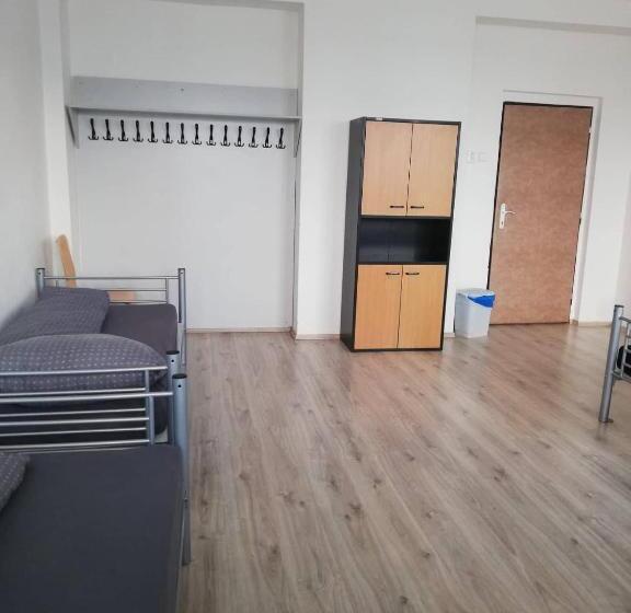 هاستل Ubytovňa Nobelova