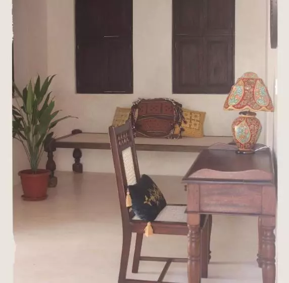 تختخواب و صبحانه Andavelo House