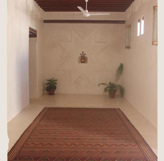 تختخواب و صبحانه Andavelo House