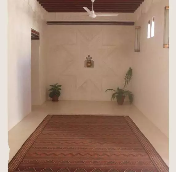 تختخواب و صبحانه Andavelo House