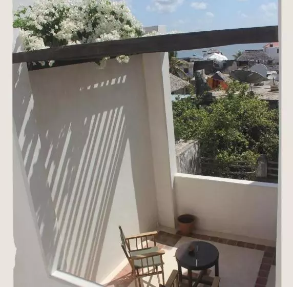 تختخواب و صبحانه Andavelo House