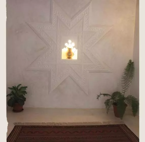 تختخواب و صبحانه Andavelo House