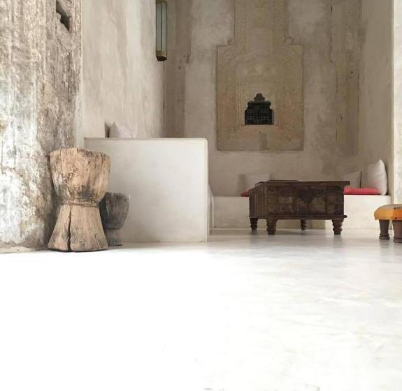 تختخواب و صبحانه Andavelo House