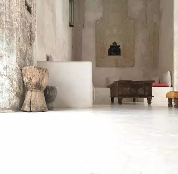 تختخواب و صبحانه Andavelo House