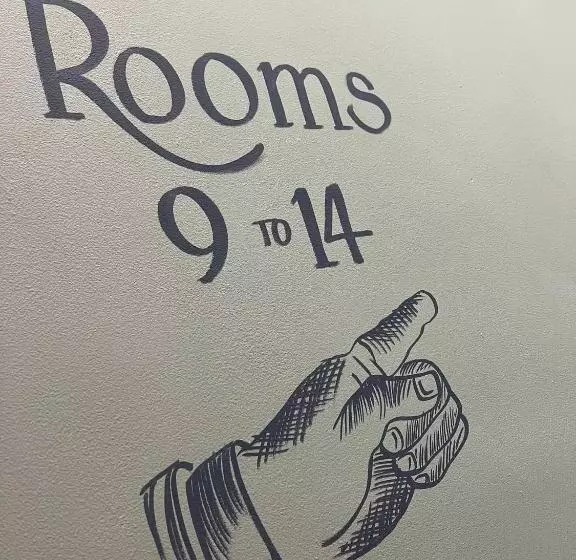 Hotelli Letting Rooms @ Charles Dickens