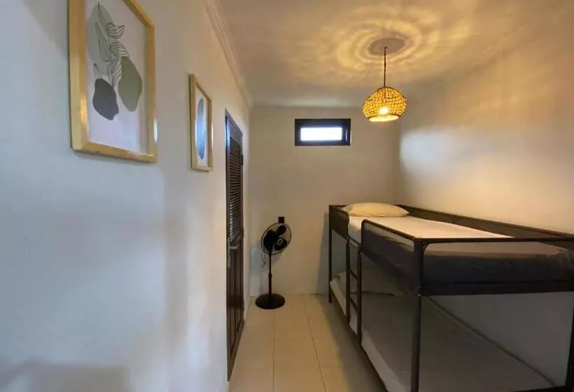 ホテル Mangga Wangga Living