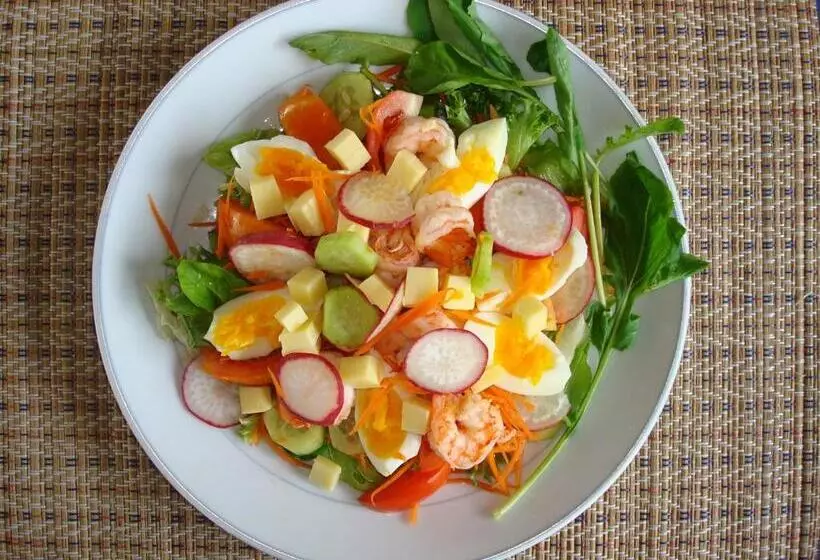 Viang Yonok Hotel, Restaurant, Sports Club