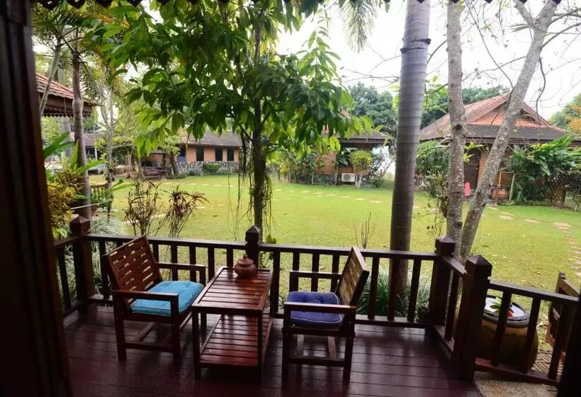 Viang Yonok Hotel, Restaurant, Sports Club