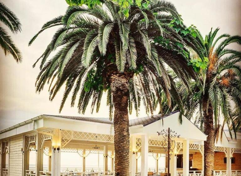 هتل Cheluskintsev