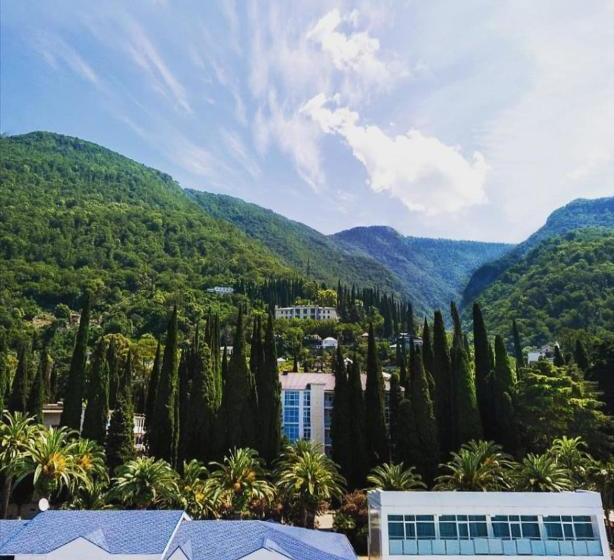 هتل Cheluskintsev