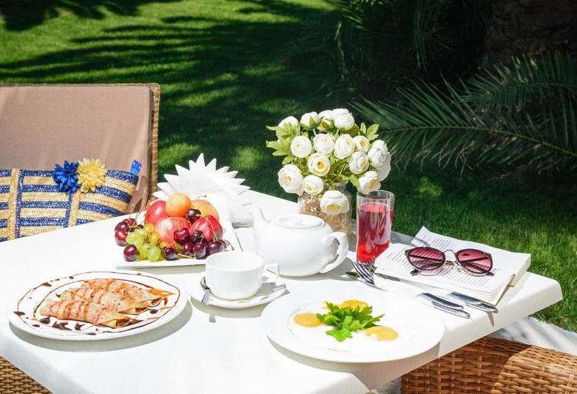 هتل Cheluskintsev