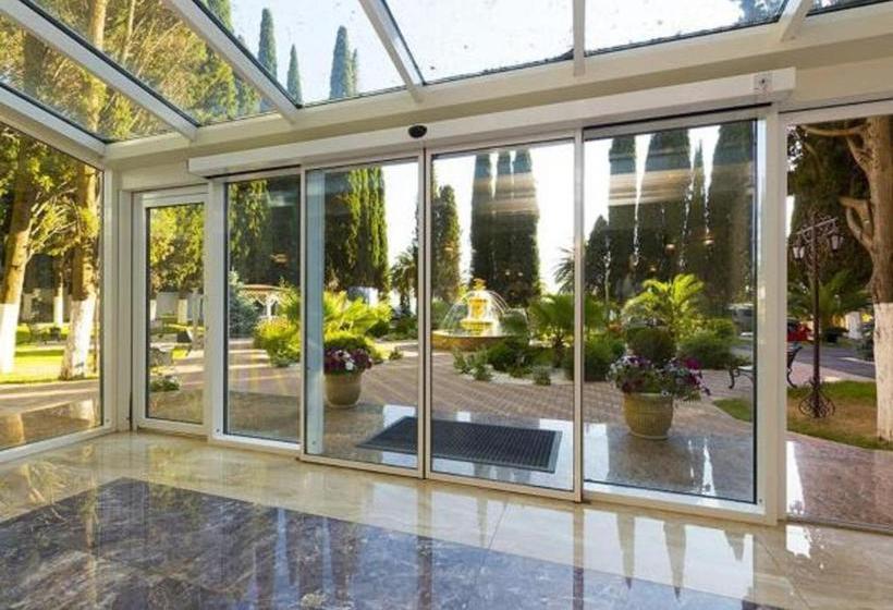 هتل Cheluskintsev