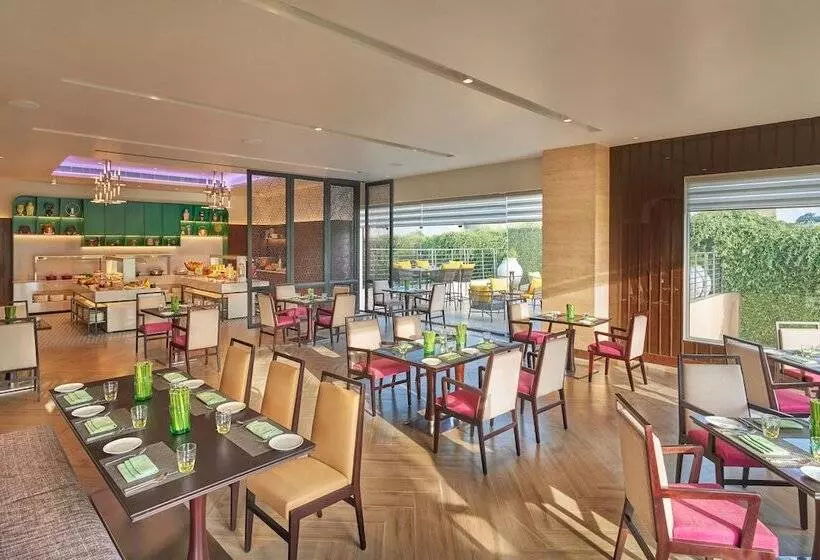 ホテル Vivanta Jammu City Centre