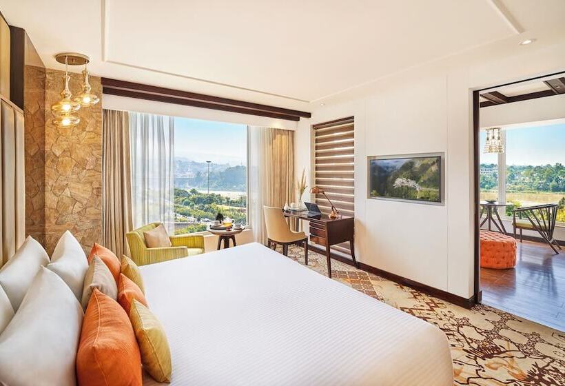 Hotel Vivanta Jammu City Centre