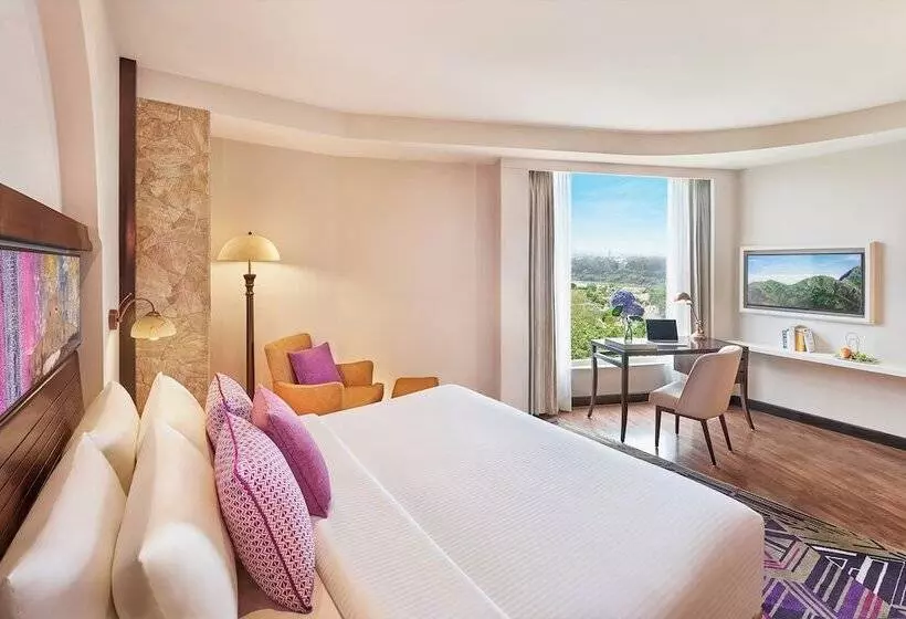 ホテル Vivanta Jammu City Centre